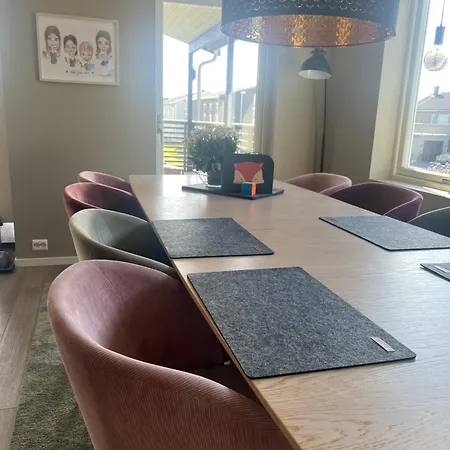 Moderne I Naerheten Av Flott Naturomrade