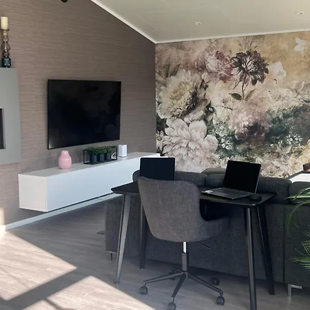 Moderne I Naerheten Av Flott Naturomrade Villa *