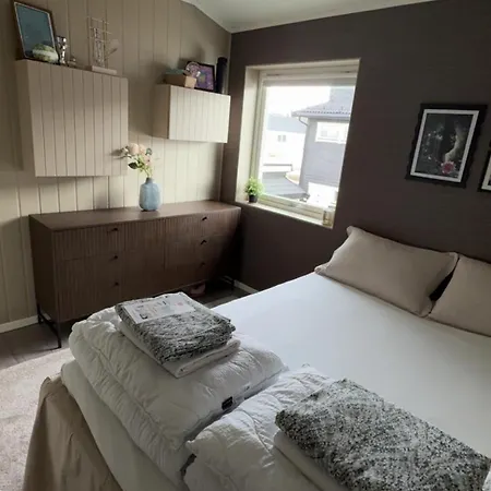 Moderne I Naerheten Av Flott Naturomrade Villa